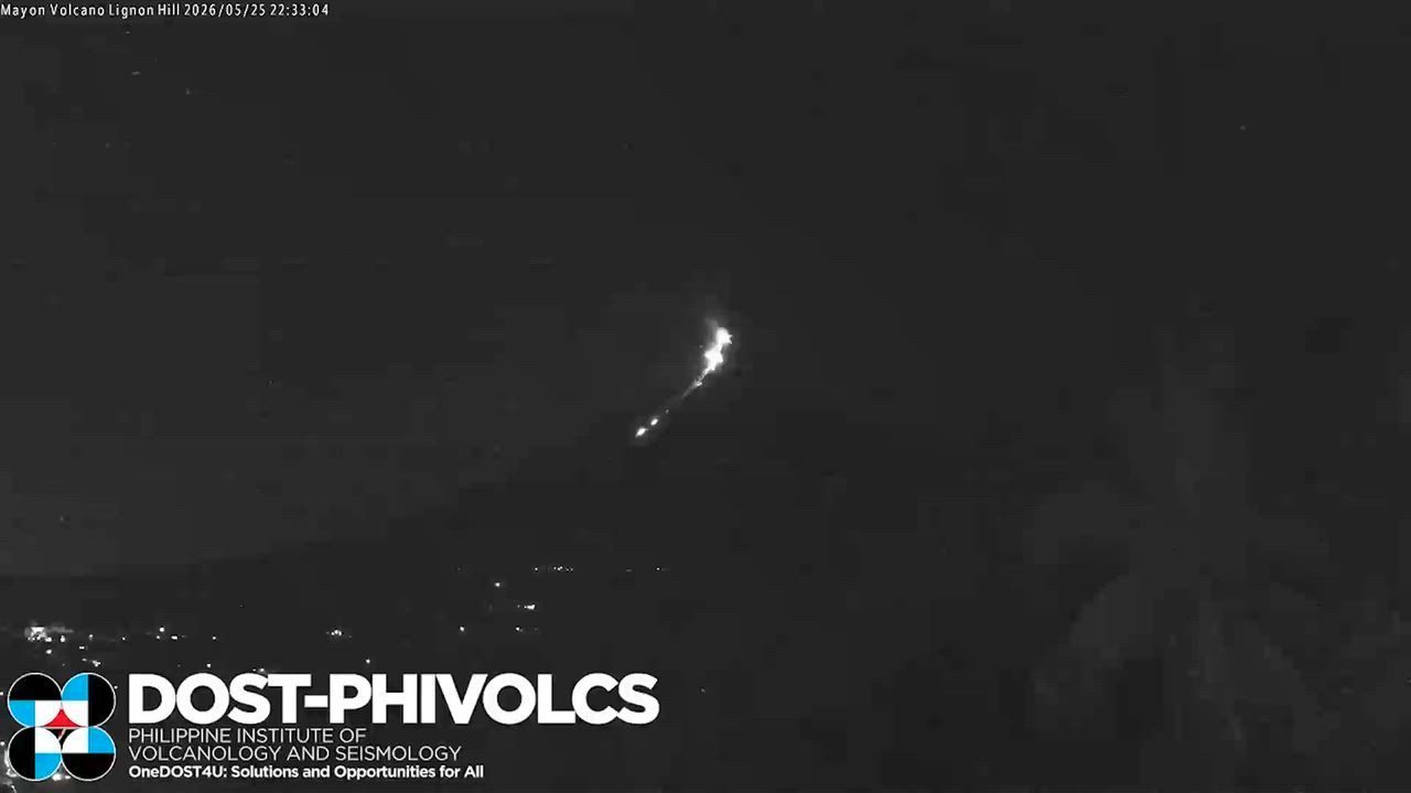Video: Philippinen: Meteor zieht während Eruption nahe dem Vulkan Mayon vorbei