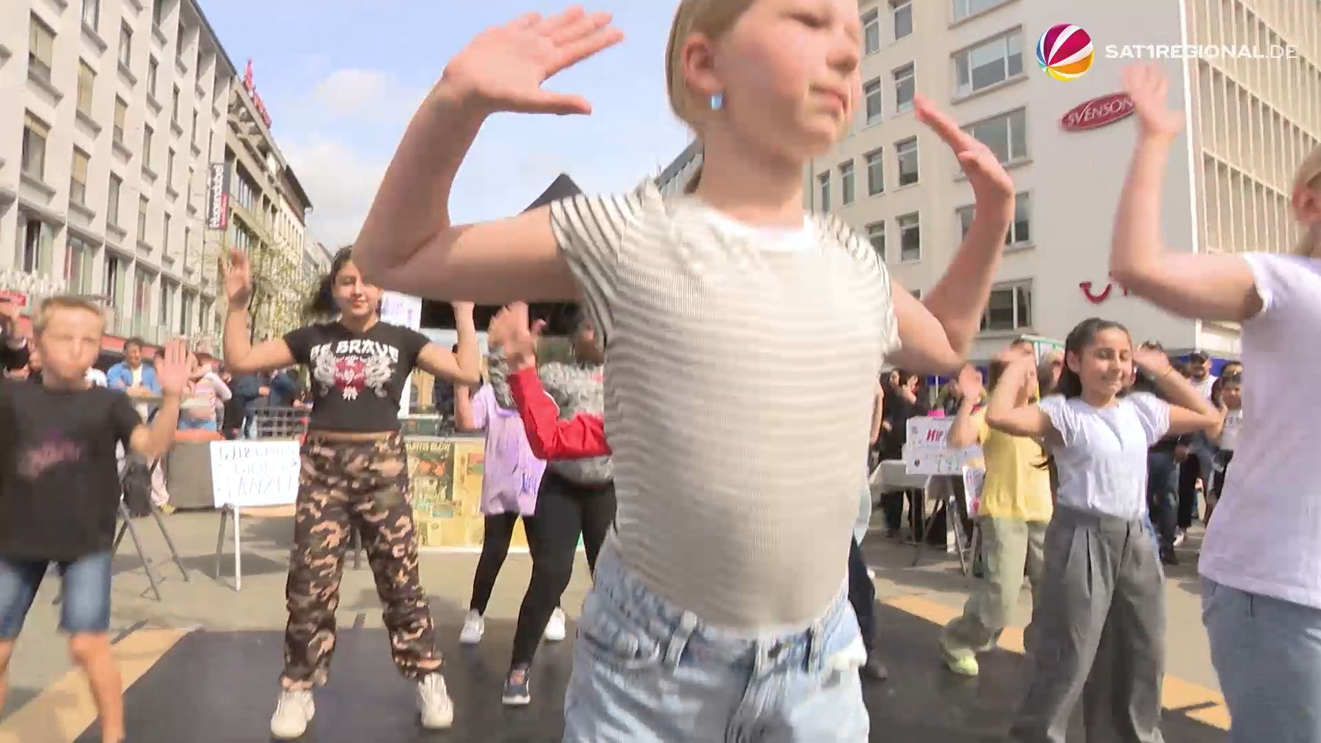 Hip Hop-Demo in Hannover: Kinder und Jugendliche für Erhalt von Kulturförderung auf der Straße