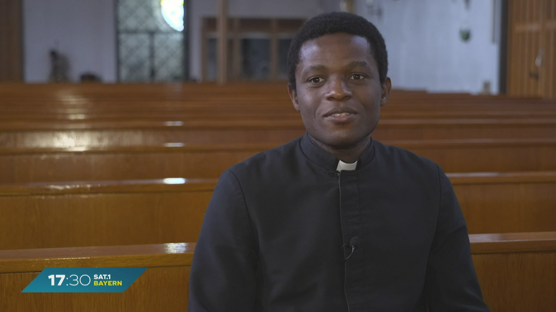 Fußball und Kirche sind ihm heilig: Der kickende Kaplan auf Leiblfing