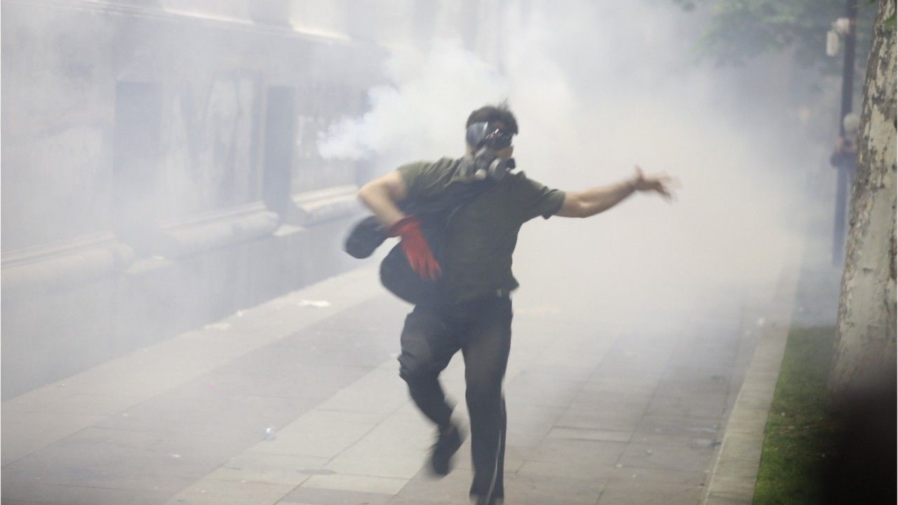 Brutale Bilder: Wasserwerfer & Tränengas gegen Demonstranten in Georgien