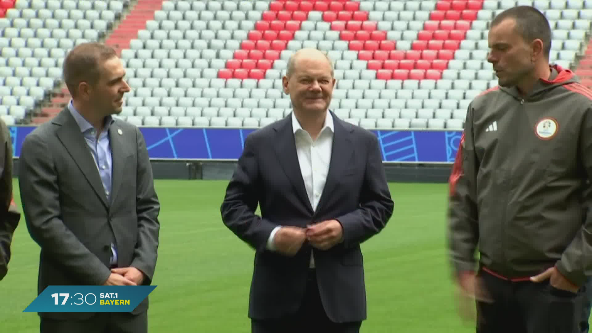 EM-Eröffnung in München: Olaf Scholz besucht die Allianz Arena