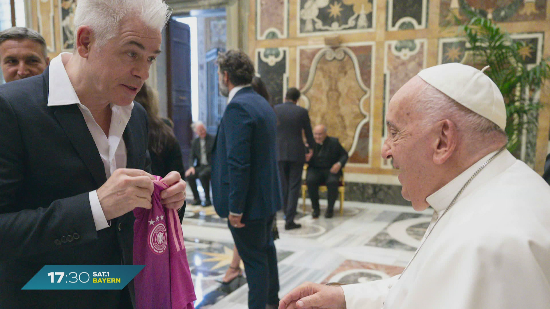 Europameisterschaft 2024: Fußballtrikot für Papst Franziskus