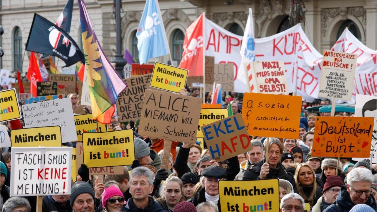 Erste Umfrage seit den Mega-Demos: Größter AfD-Absturz seit zwei Jahren