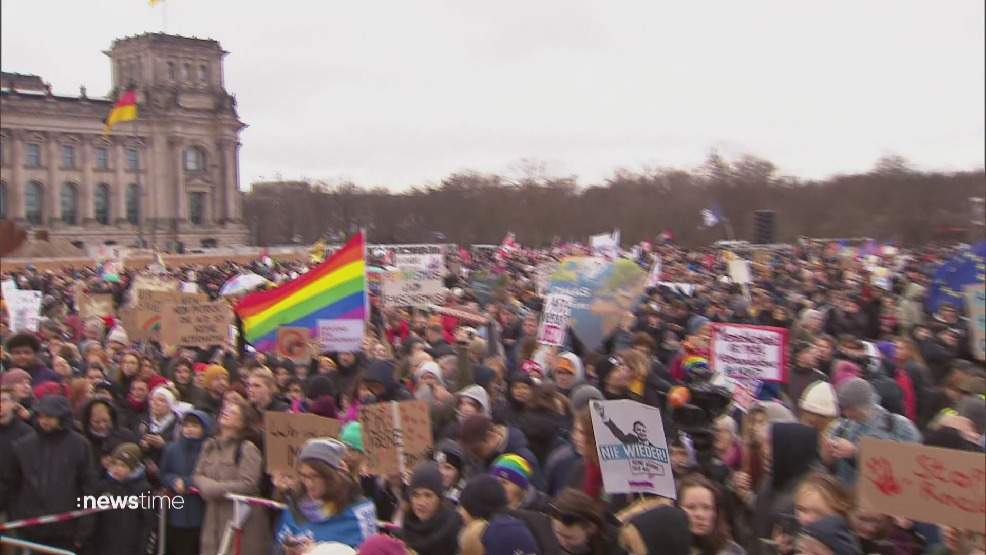 „Wir sind die Brandmauer“: Demonstranten gegen rechts nehmen Politik in Pflicht