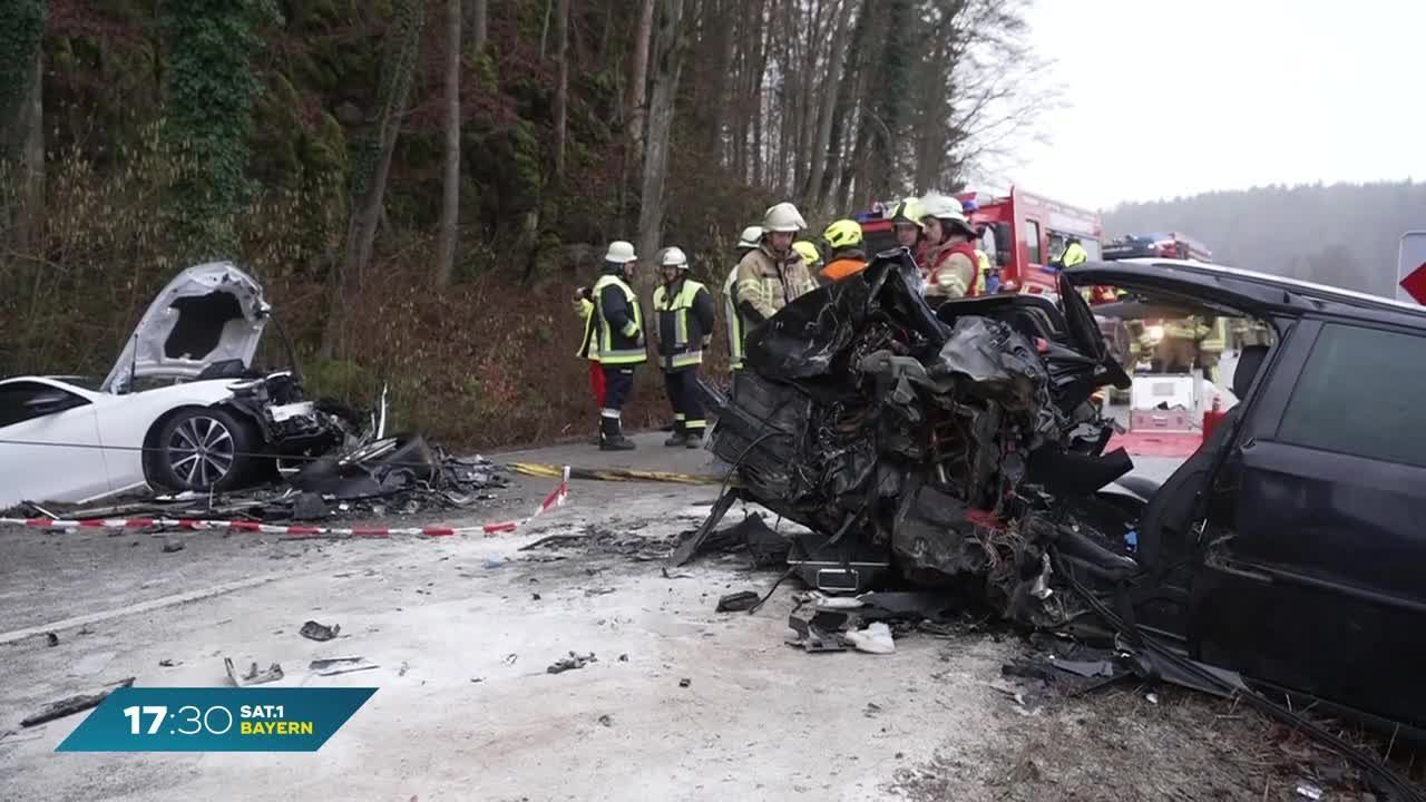 Schwerer Auto-Unfall bei Hohenfels: Rettungshubschrauber im Einsatz