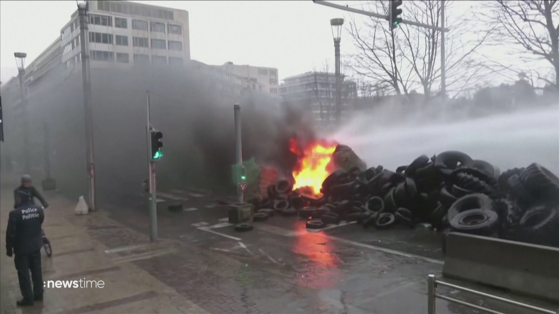 EU-Agrarministertreffen: Wasserwerfer gegen Protest-Bauern eingesetzt