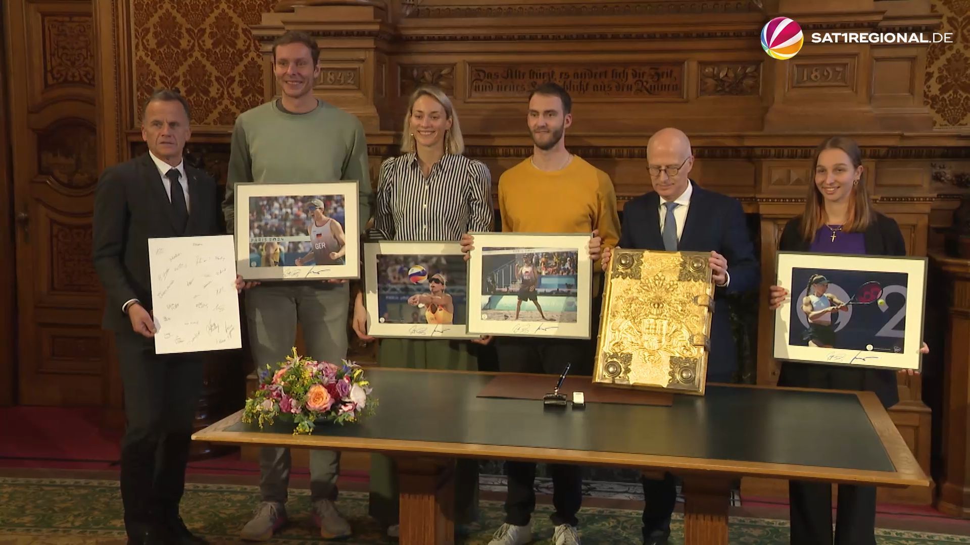 Hamburger Olympioniken tragen sich ins Goldene Buch der Stadt ein