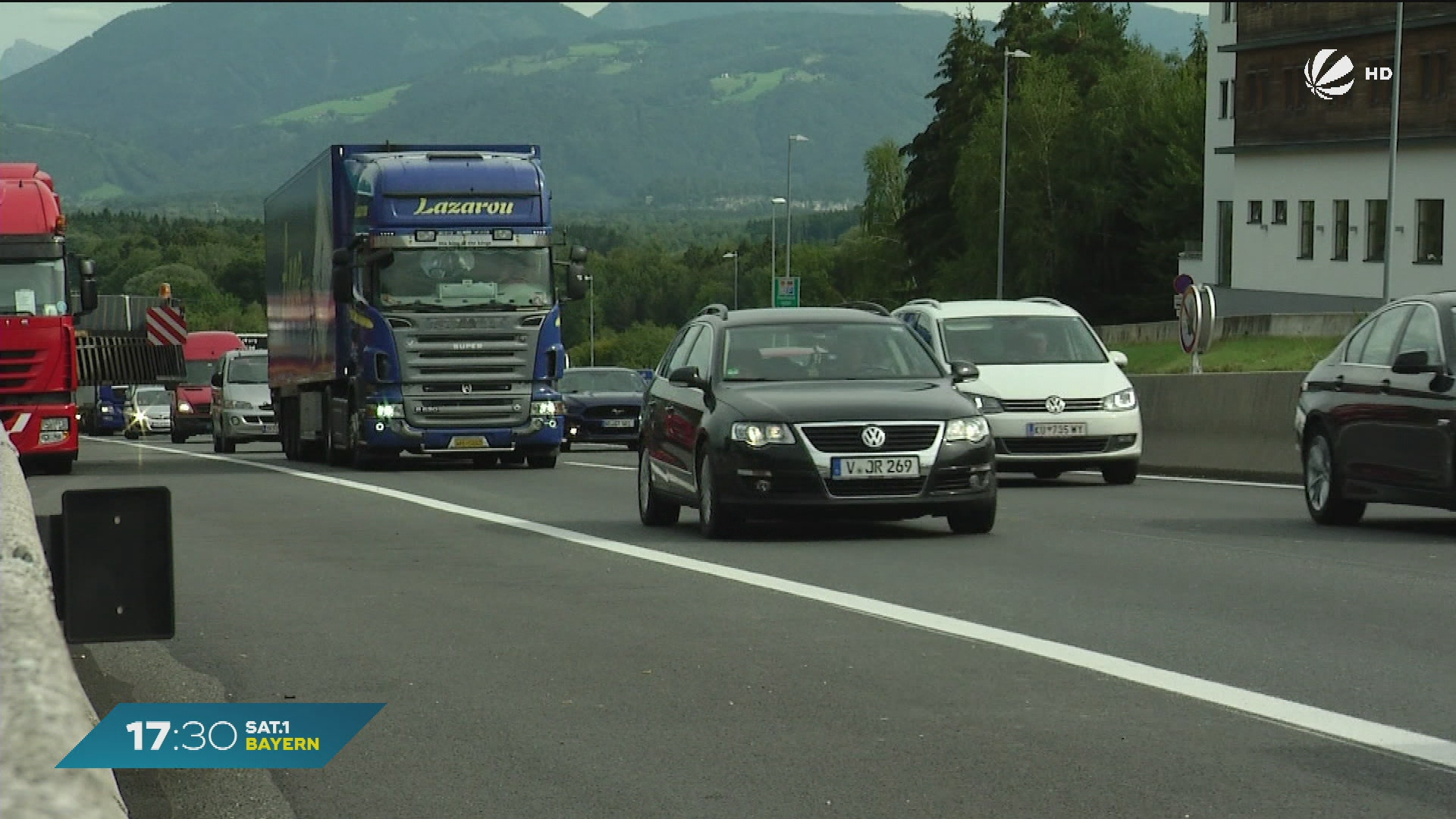 Video: Ferienstart in Bayern: Volle Autobahnen und Grenz-Wartezeiten
