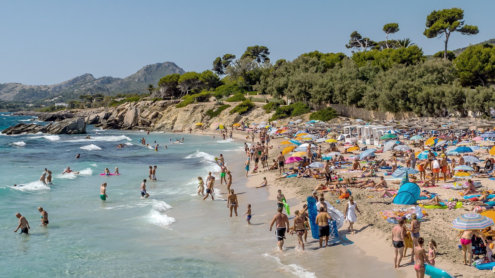 Video: Deutsche sparen dieses Jahr am Urlaub