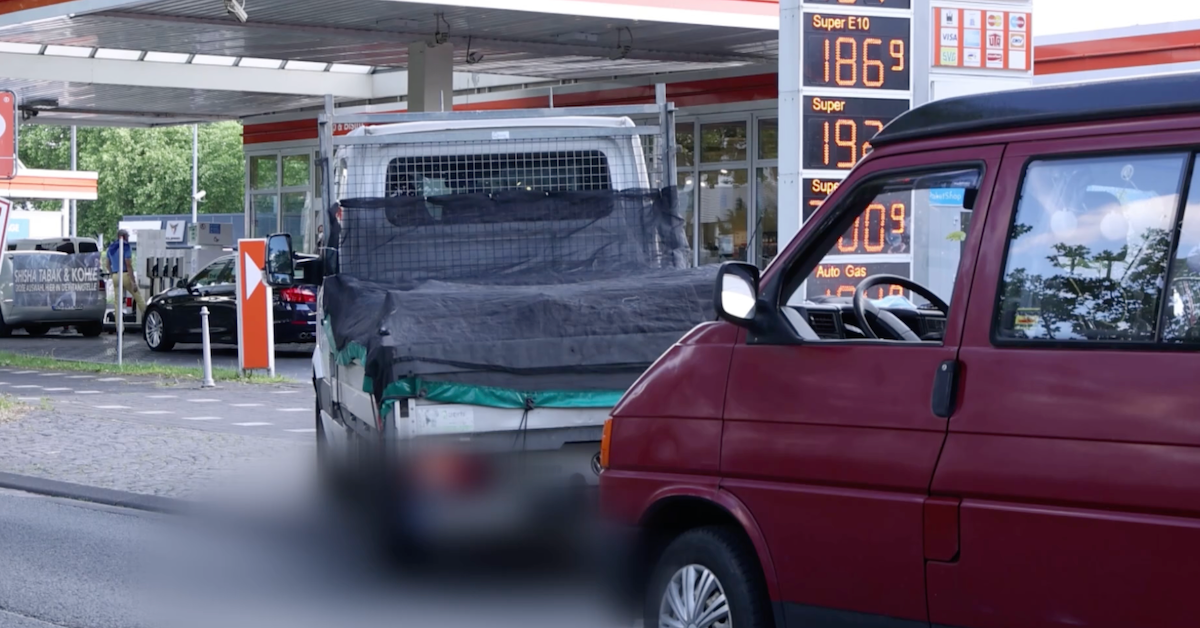 Um diese Zeit tankt man am günstigsten