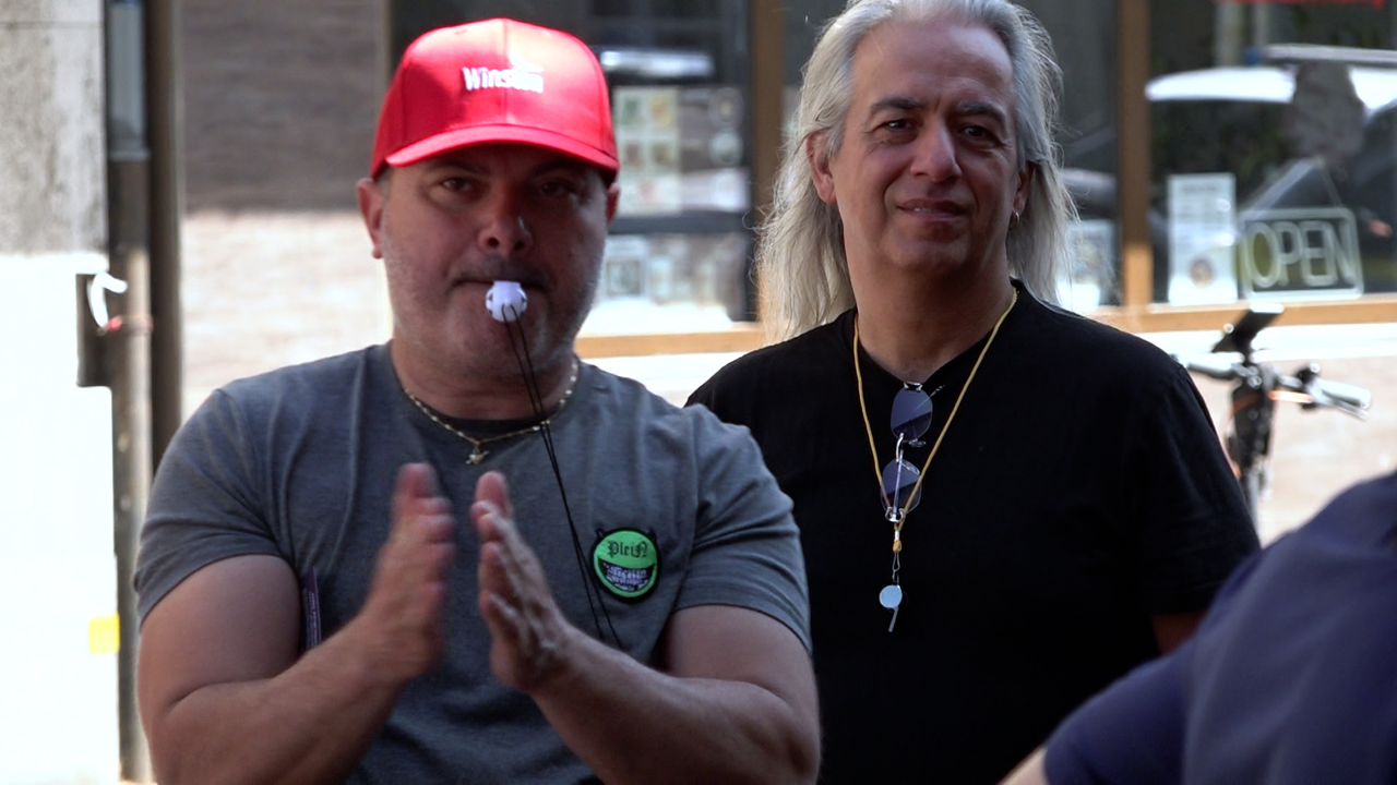 Video: Kioskbetreiber protestieren gegen restriktive Ladenöffnungszeiten