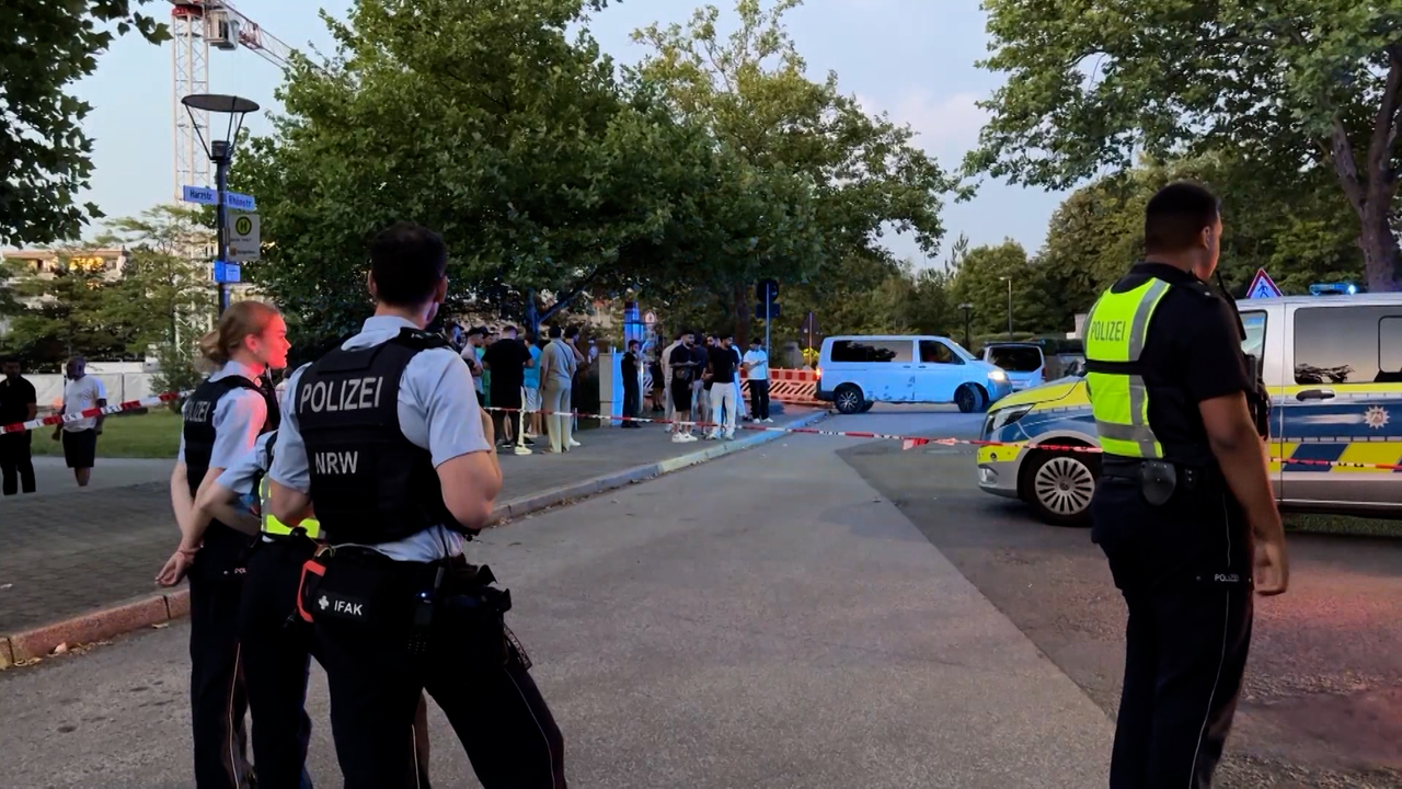 Video: Großfamilien-Clan: Massenschlägerei mit Waffen auf Heiligenhauser Straße