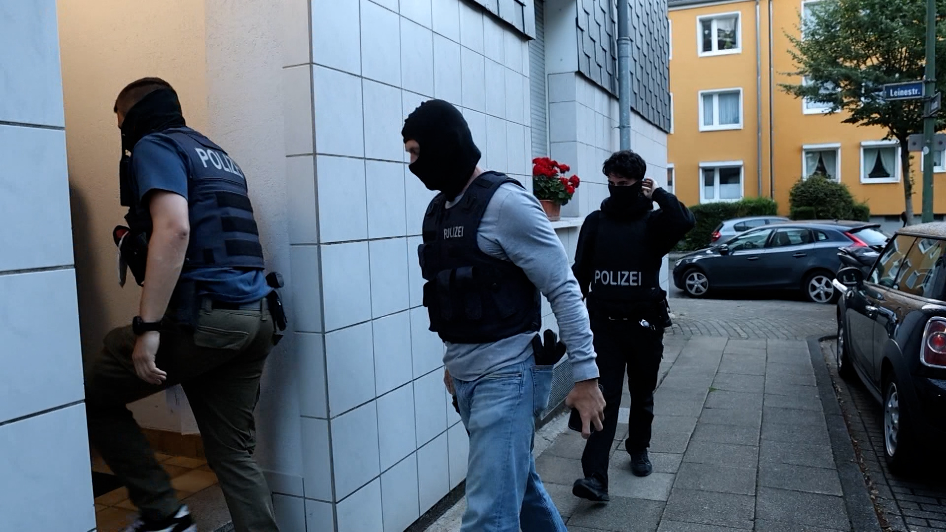 Video: Elitepolizei stoppt möglichen Terror-Finanzierer in Essen