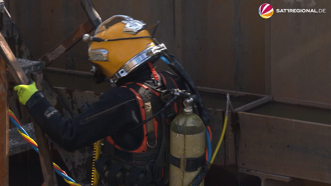 Video: Transport von grünem Strom: Taucher bauen unterirdischen Tunnel in Verden