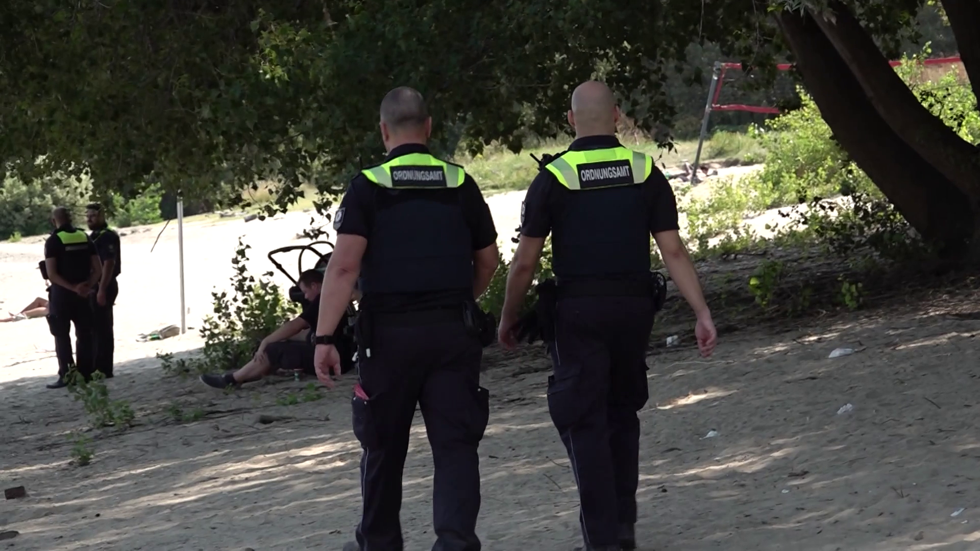 Video: Selbstversuch: Die Gefahren des Schwimmens im Rhein