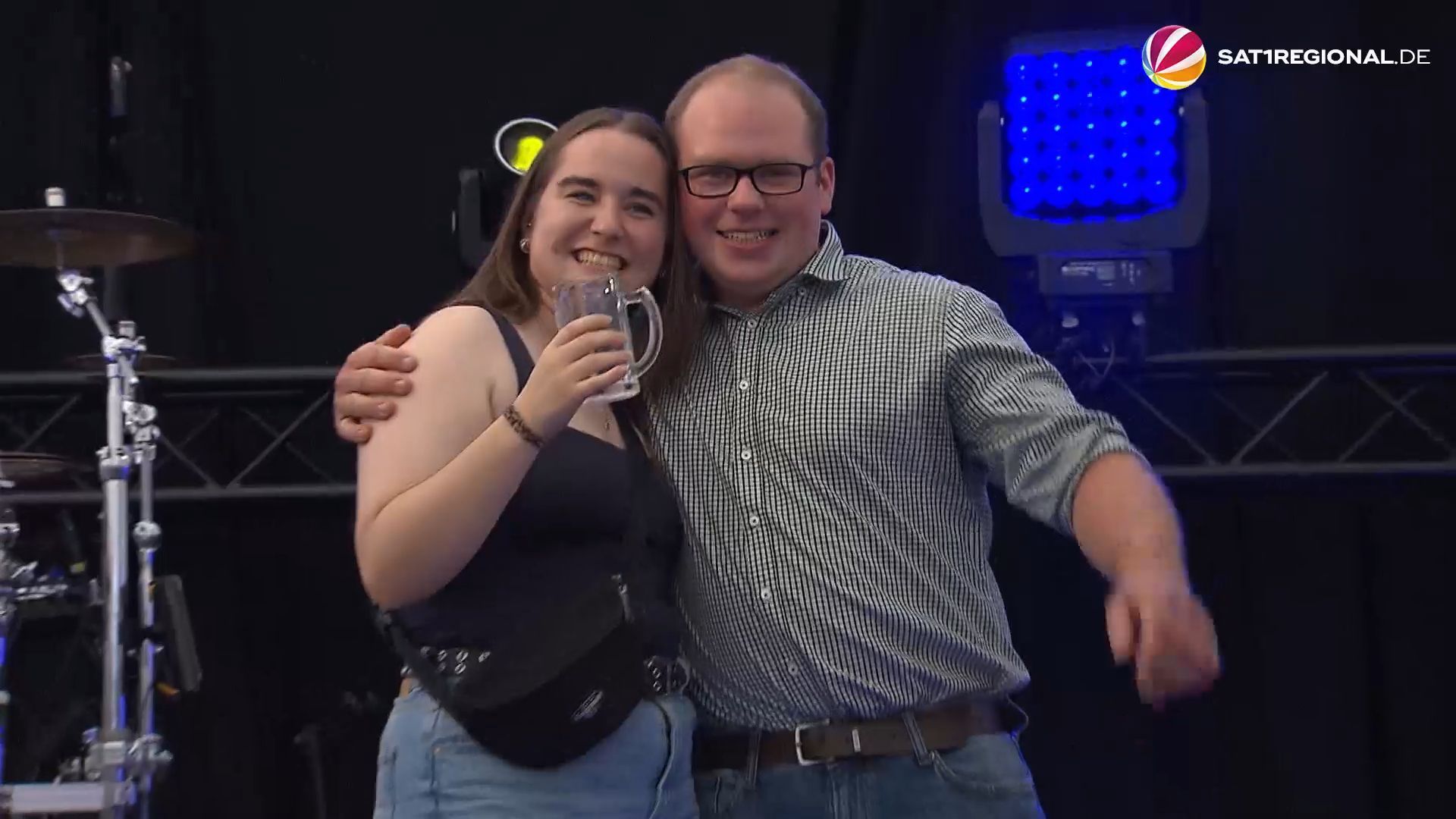 Video: Junggesellenversteigerung beim Brokser Heiratsmarkt