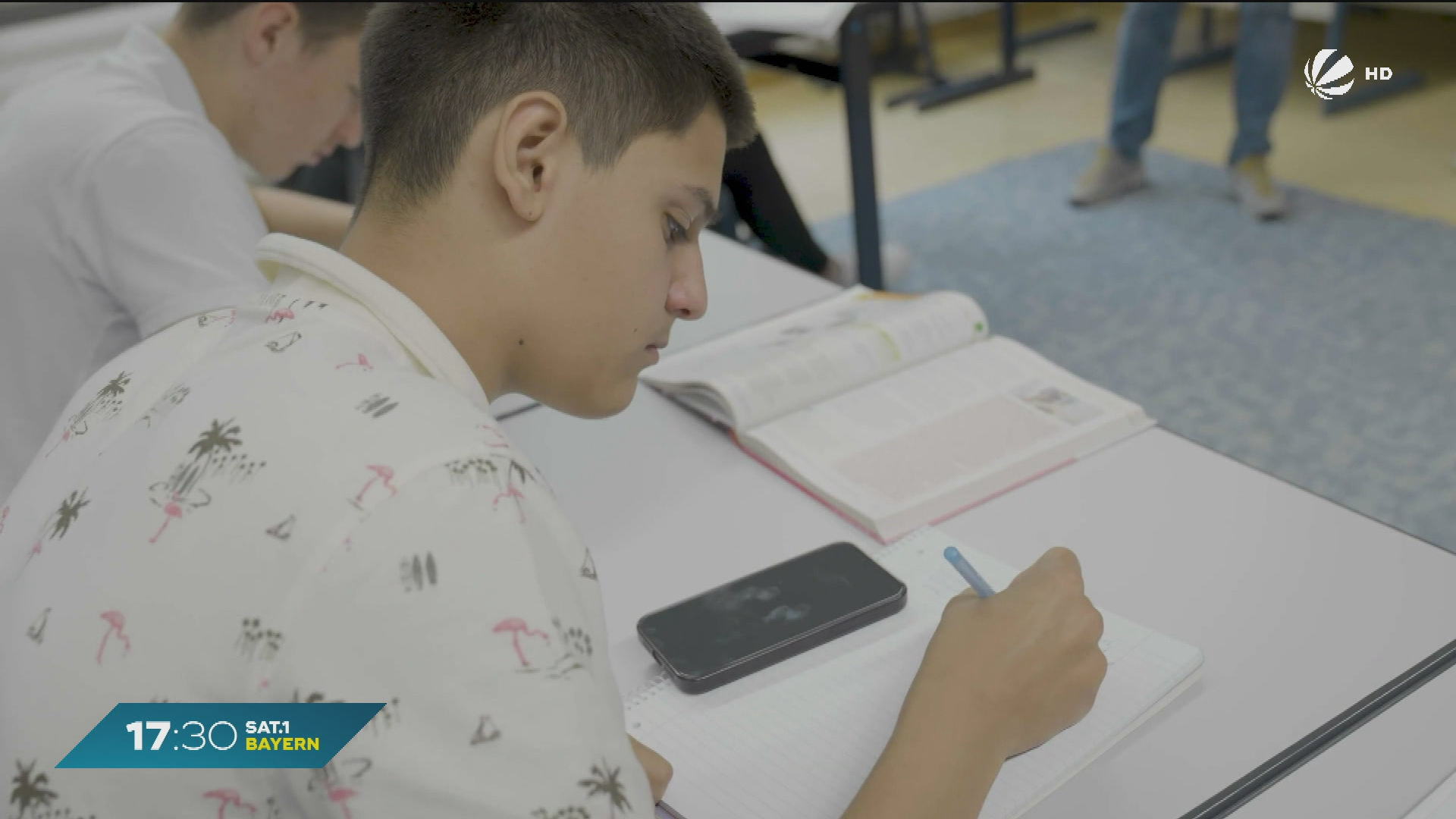 Video: Hohe Bildschirmzeit bei Jugendlichen: Was können Eltern dagegen tun?