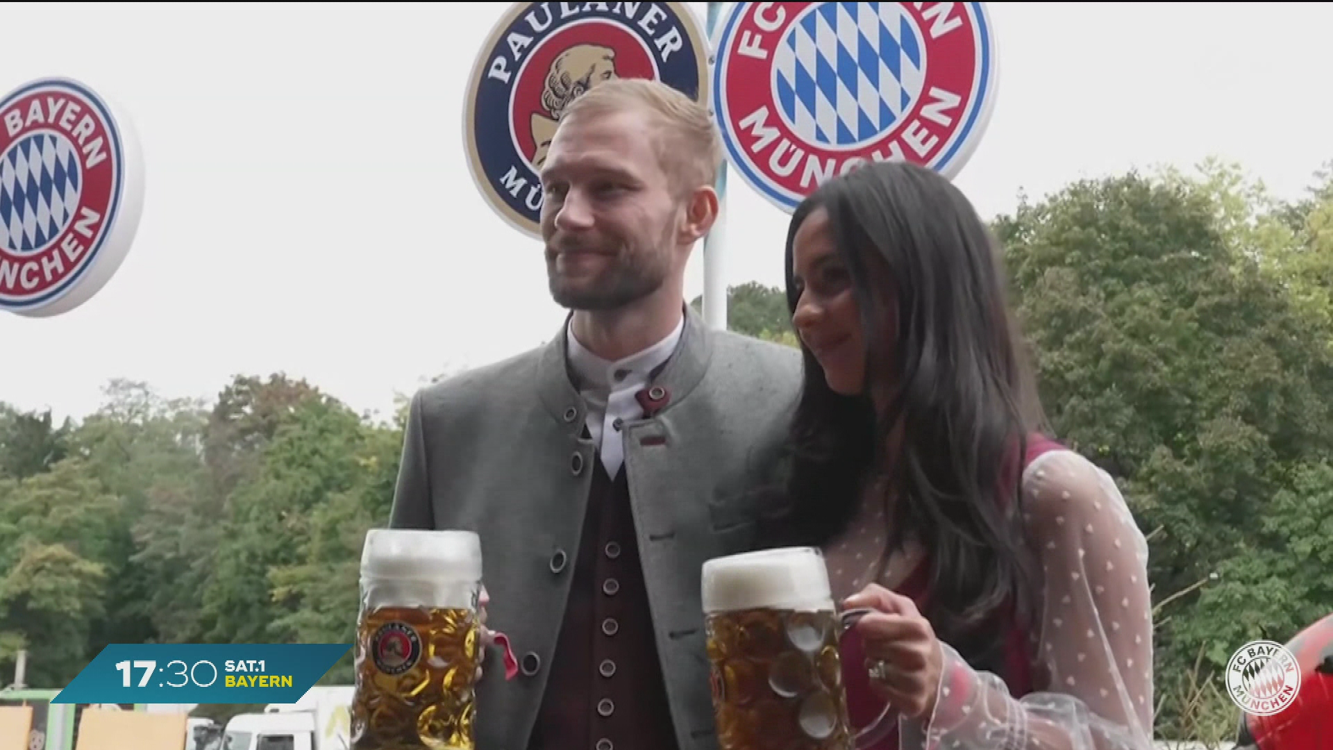 Video: Mit Tracht und bester Laune: FC Bayern feiert Sieg am letzten Wiesn-Tag