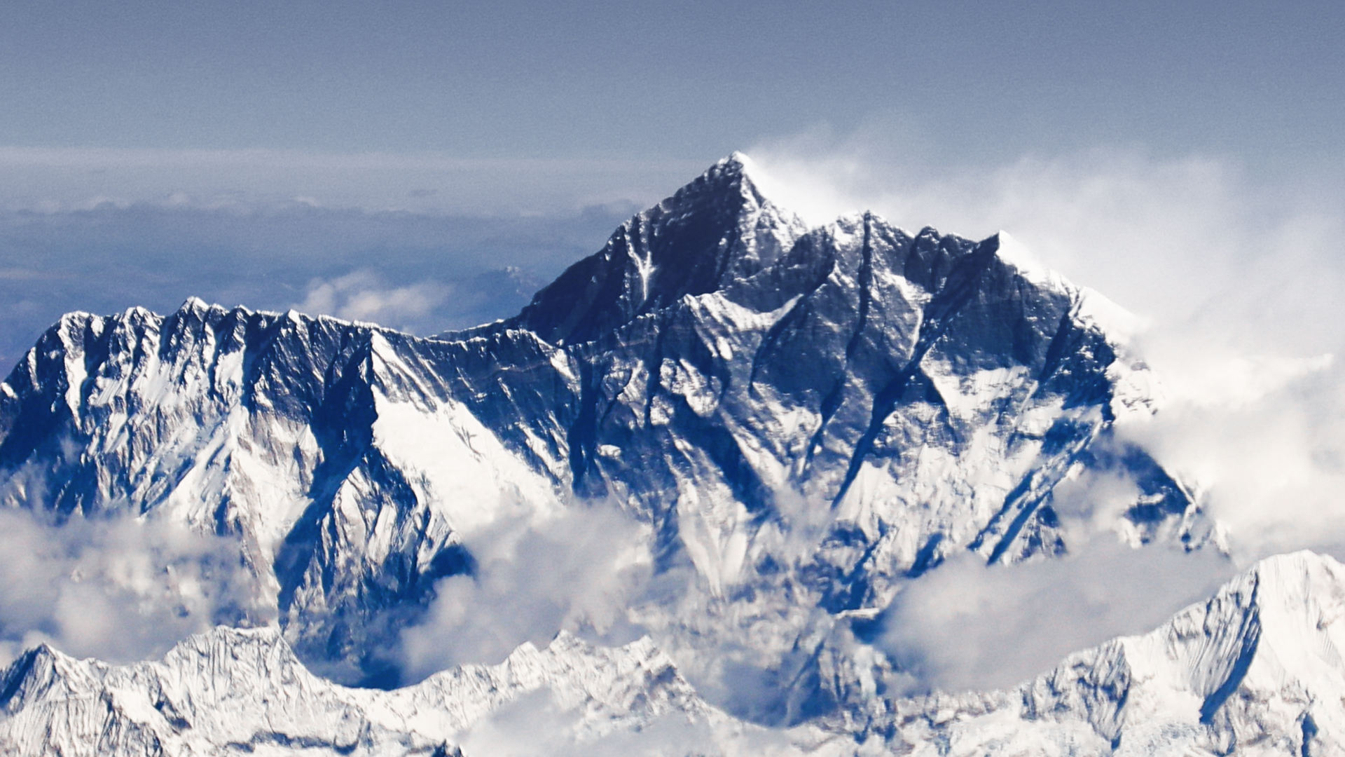 Video: Everest: Hunderte warten auf Rettung