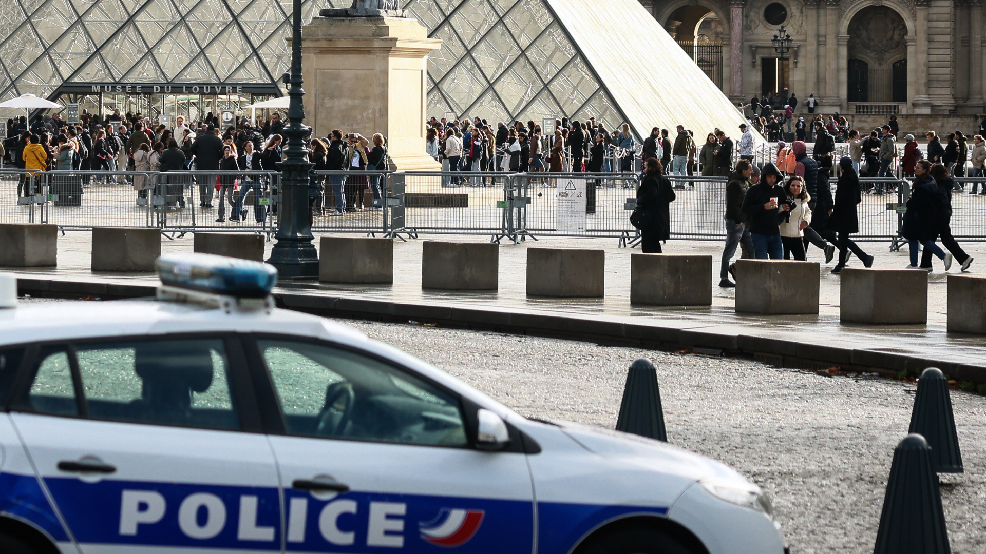 Video: Polizei nimmt zwei Louvre-Diebe fest