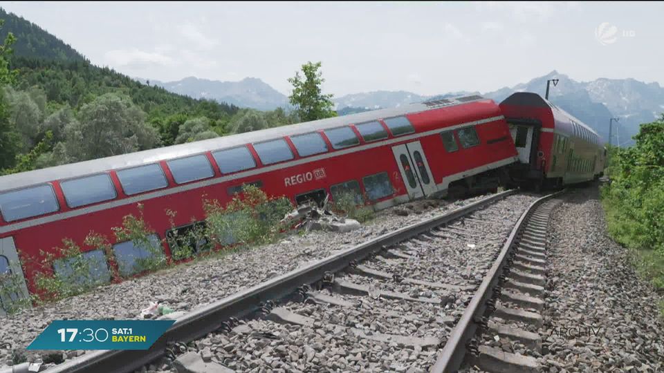 Prozessauftakt nach Zugunglück von Burgrain: Angeklagte zeigen sich betroffen Prozessauftakt nach Zugunglück von Burgrain: Angeklagte zeigen sich betroffen