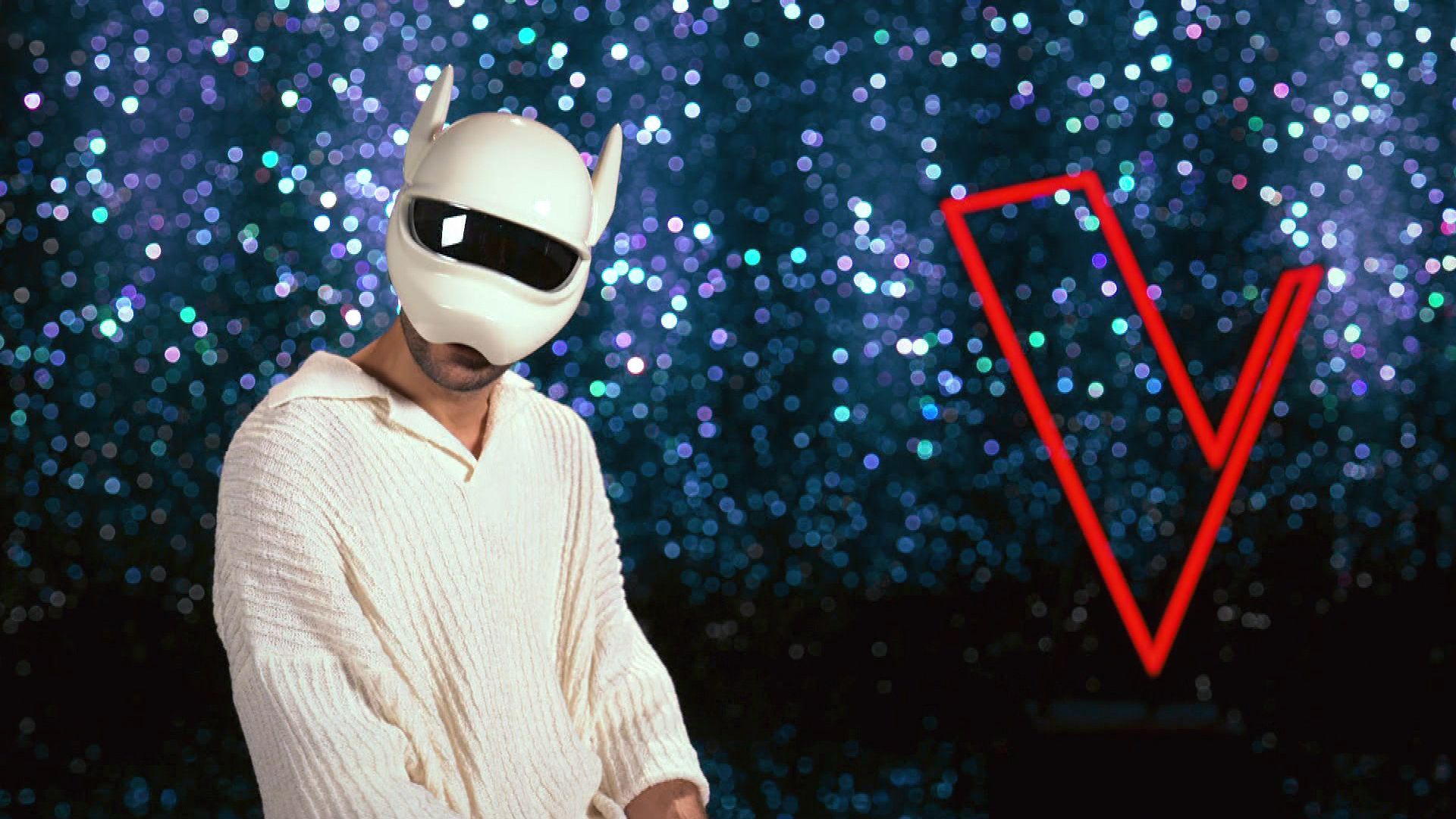 Cro reveals all! Backstage secrets & Double revelation!