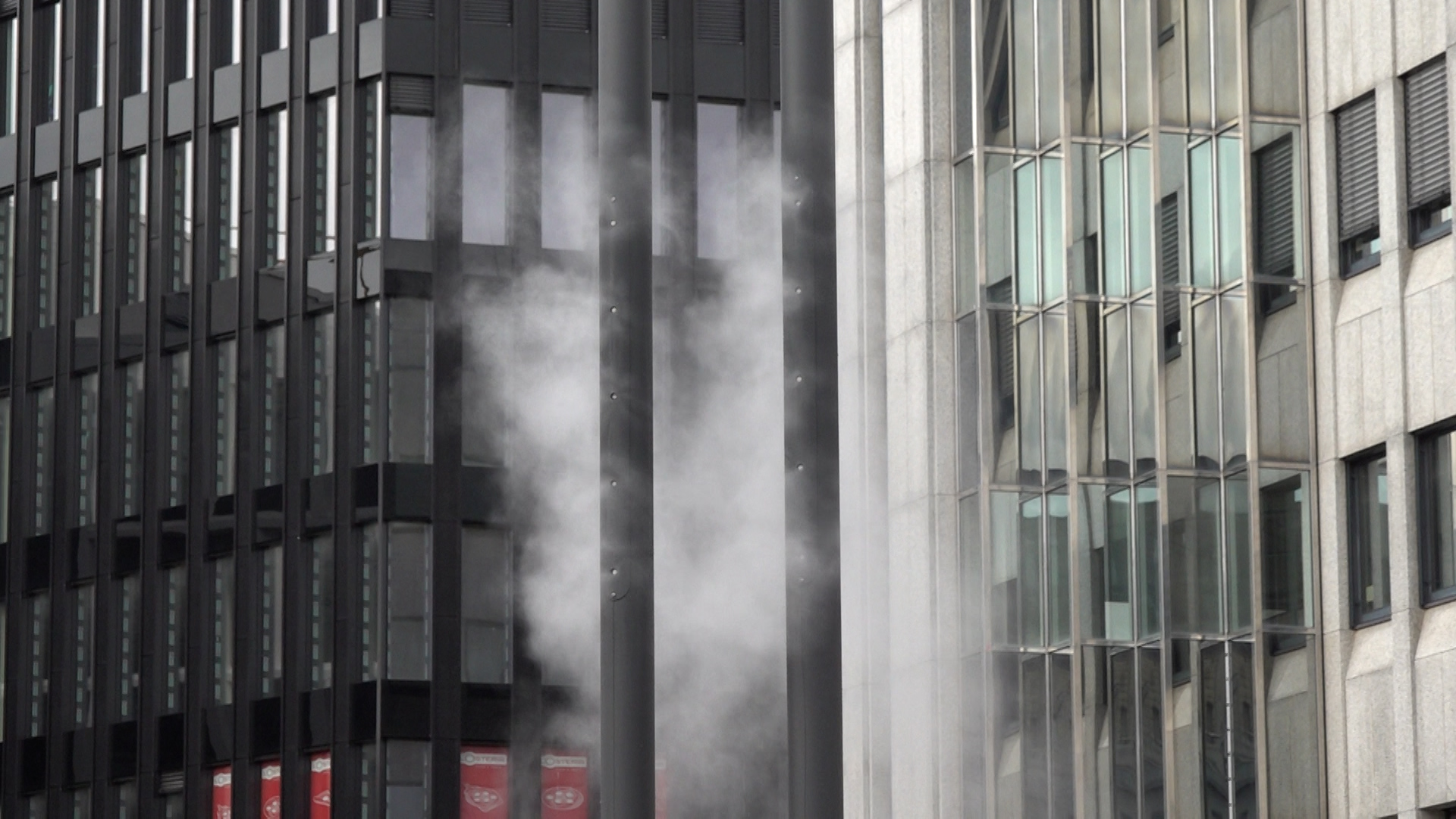 Video: Bochum testet Sprühnebel-Installation