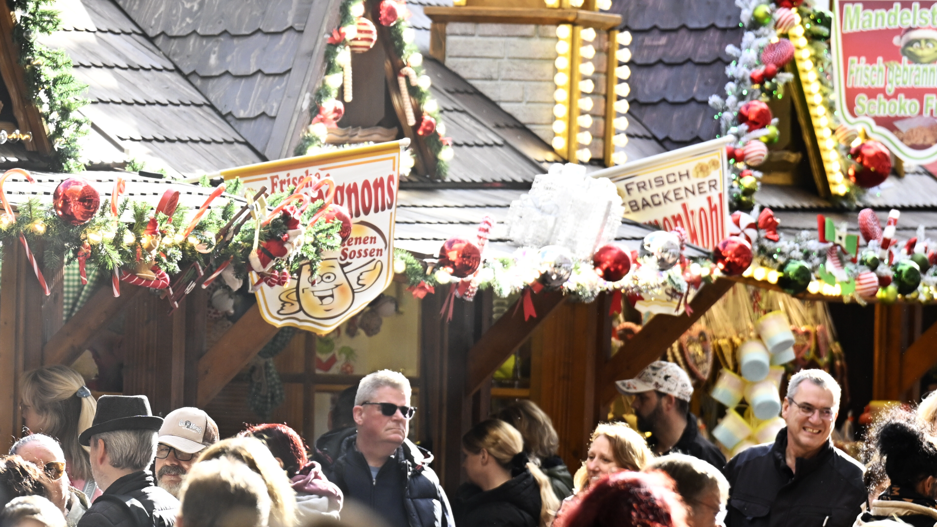 Video: Erste Weihnachtsmärkte öffnen