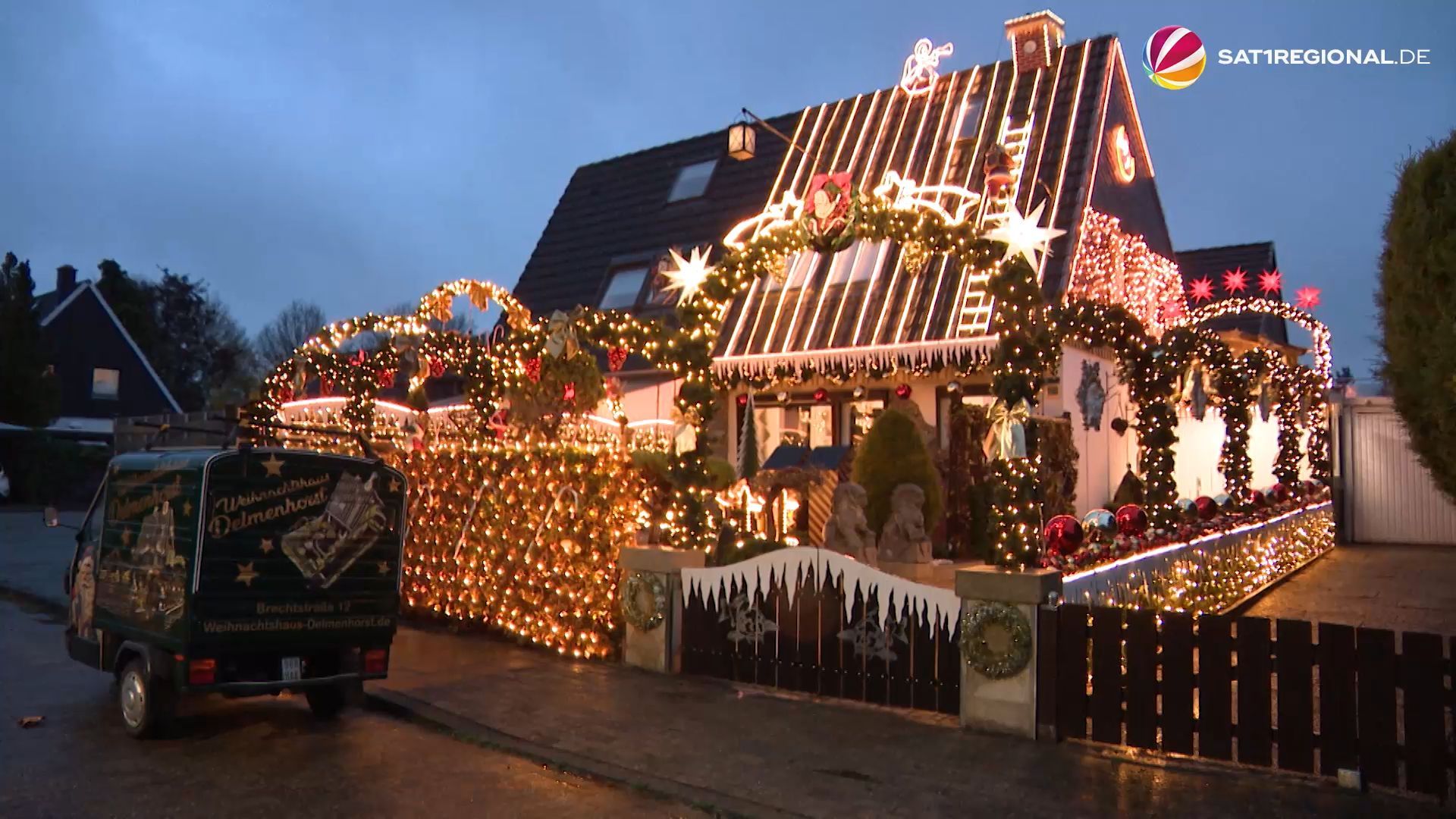 Video: Weihnachtshaus in Delmenhorst leuchtet in diesem Jahr wieder