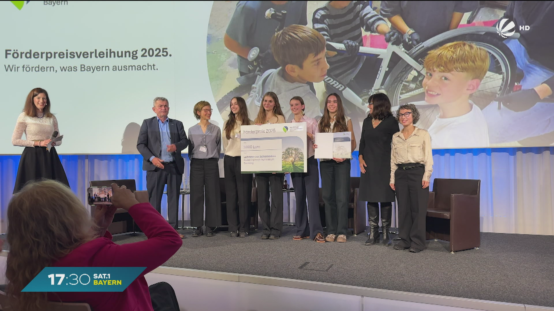 Video: Engagement für Bayern: Wirtschaft mit neuem Förderpreis