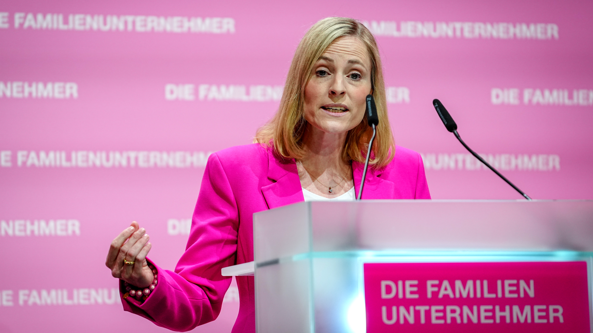 Video: AfD: Familienunternehmer rudern zurück