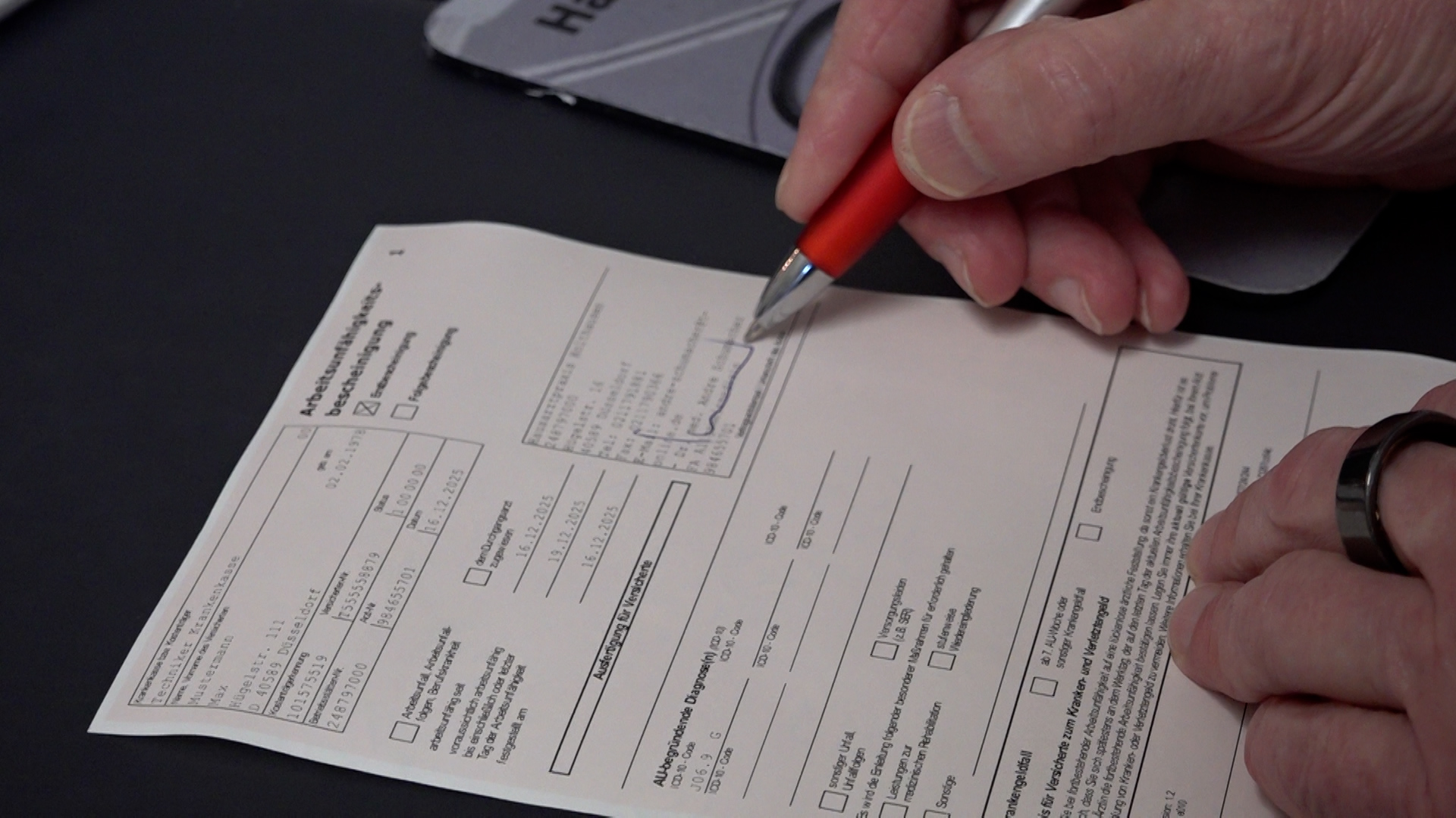 Video: Grippewelle belastet Hausarztpraxen in NRW