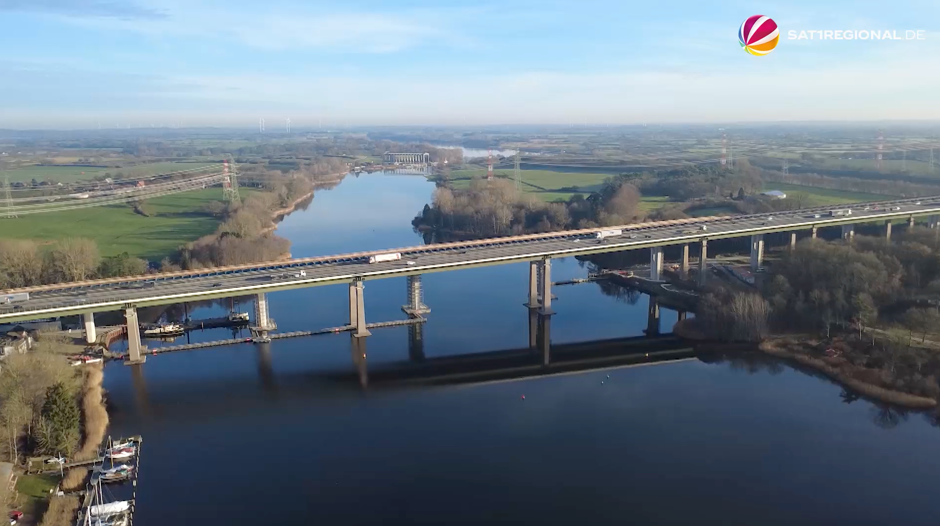 Video: Rader Hochbrücke: Letzter Brückenteil in Richtung Nord-Ostsee-Kanal geschoben