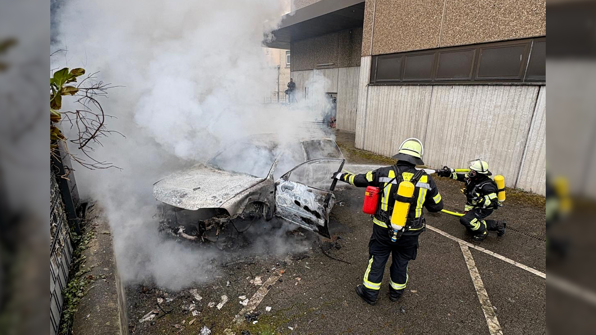 Video: Brandstiftung? Zwei Brände in einer Nacht in Hagen