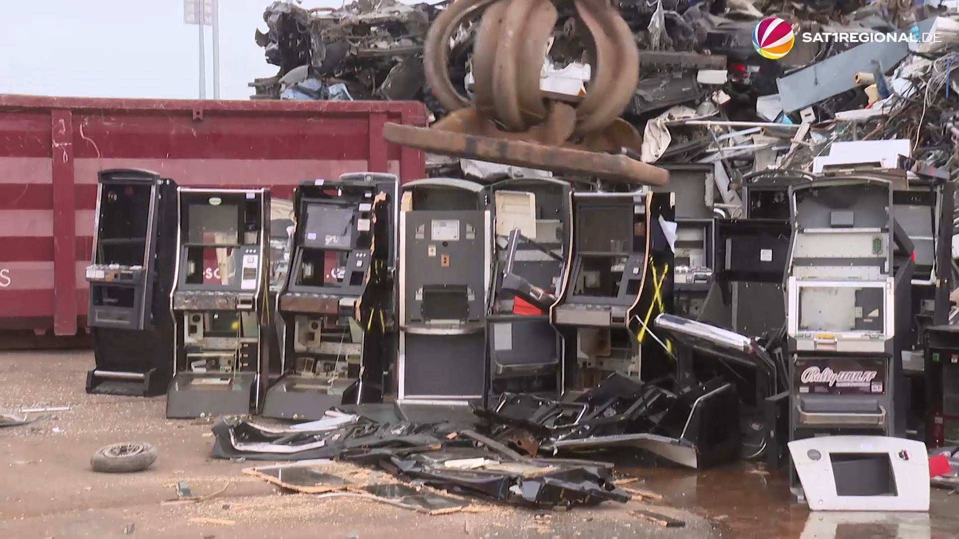 Video: Nach Razzia-Fund: Mehr als 50 illegale Spielautomaten in Kiel verschrottet