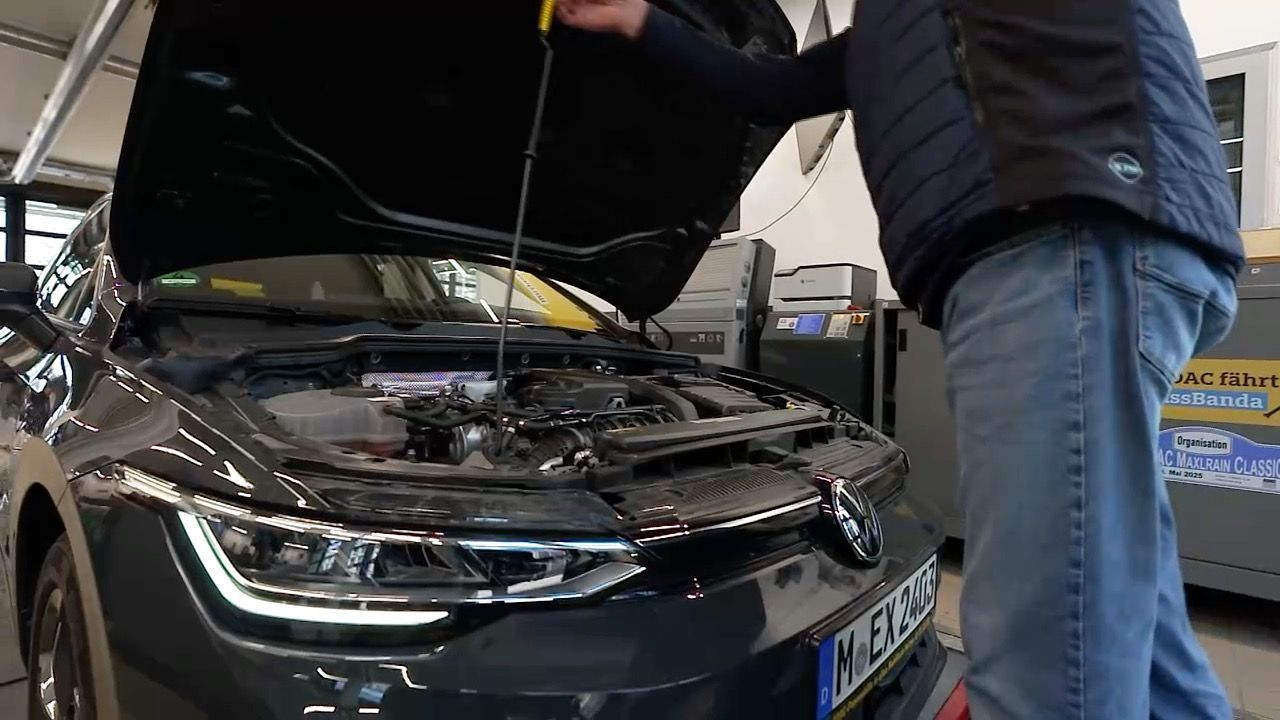Video: On Tour! Werkstattkosten im Vergleich - E-Auto vs. Verbrenner