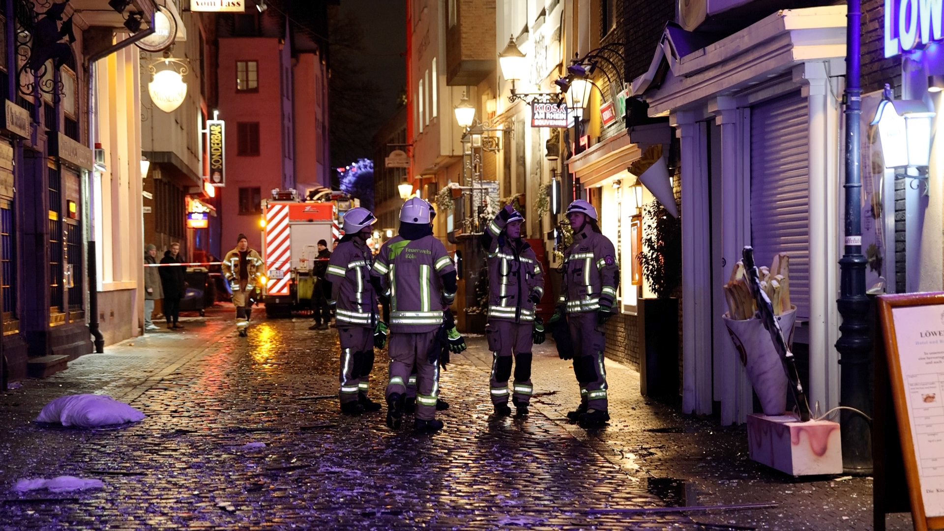 Video: Brand zerstört Hotel in Köln