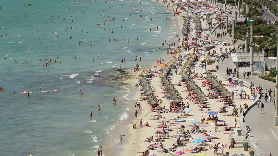 Wegen „Strandsterben“: Liegen-Knaller auf Mallorca