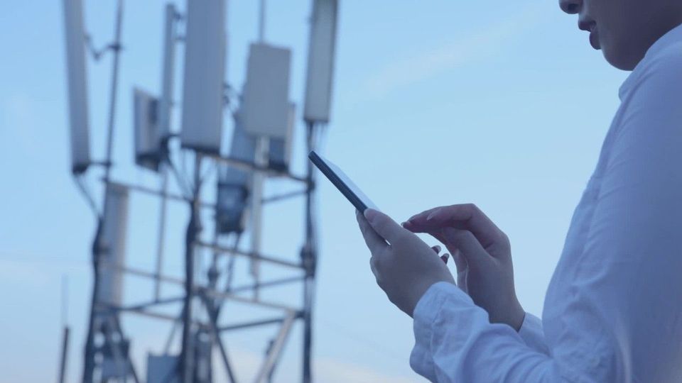 Noch 500 Funklöcher in Deutschland: Handynetz-Betreibern droht erstmals Bußgeld