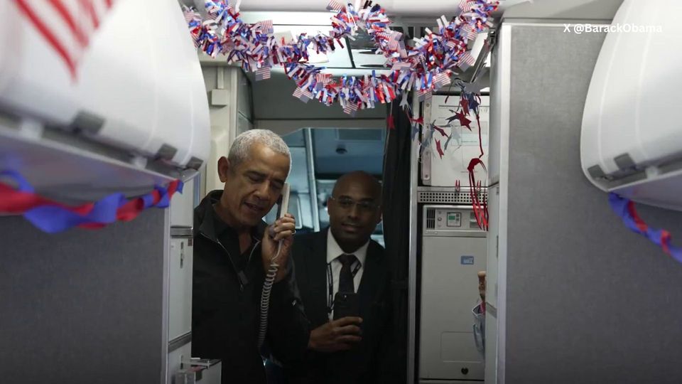 Obama überrascht Veteranen im Flugzeug