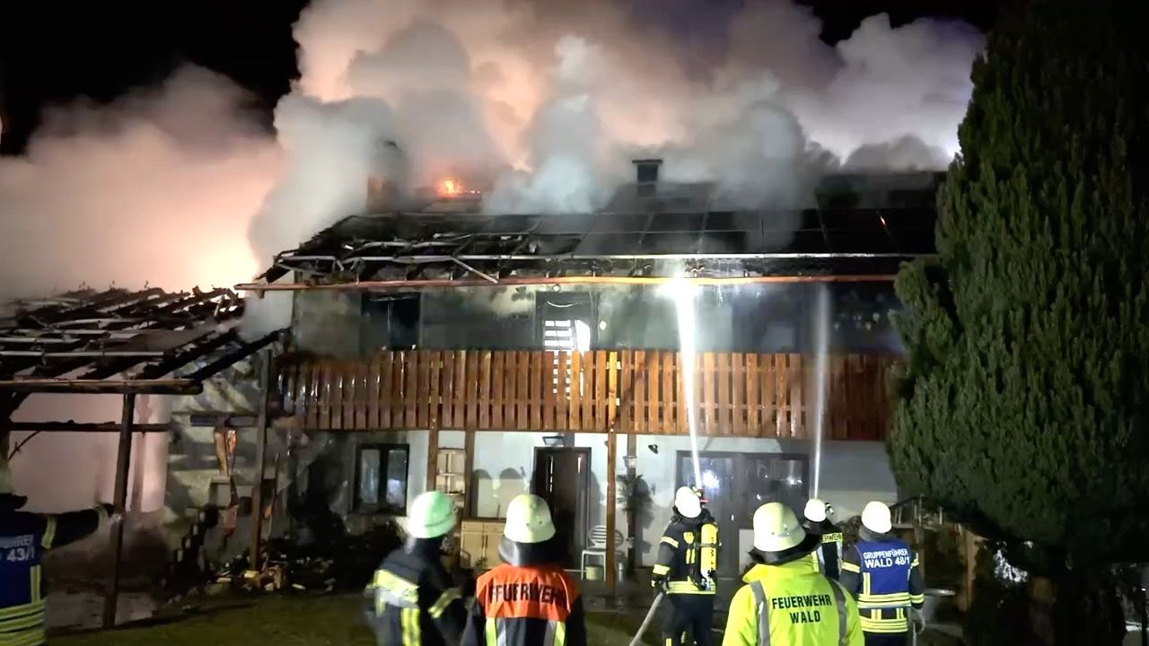 Video: Wohnhaus-Brand in Görisried: Zwei Menschen verletzt