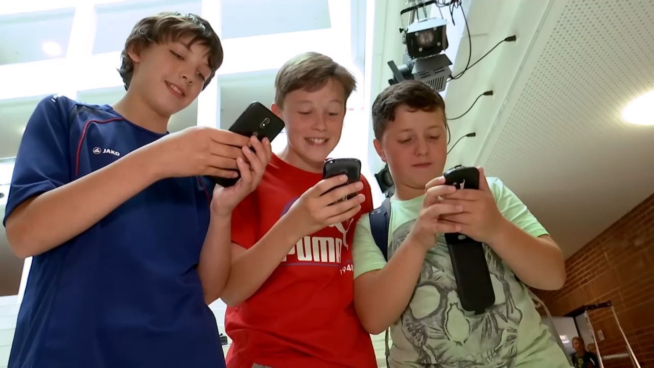 Video: Social Media erst ab 14? Experten fordern Altersgrenze