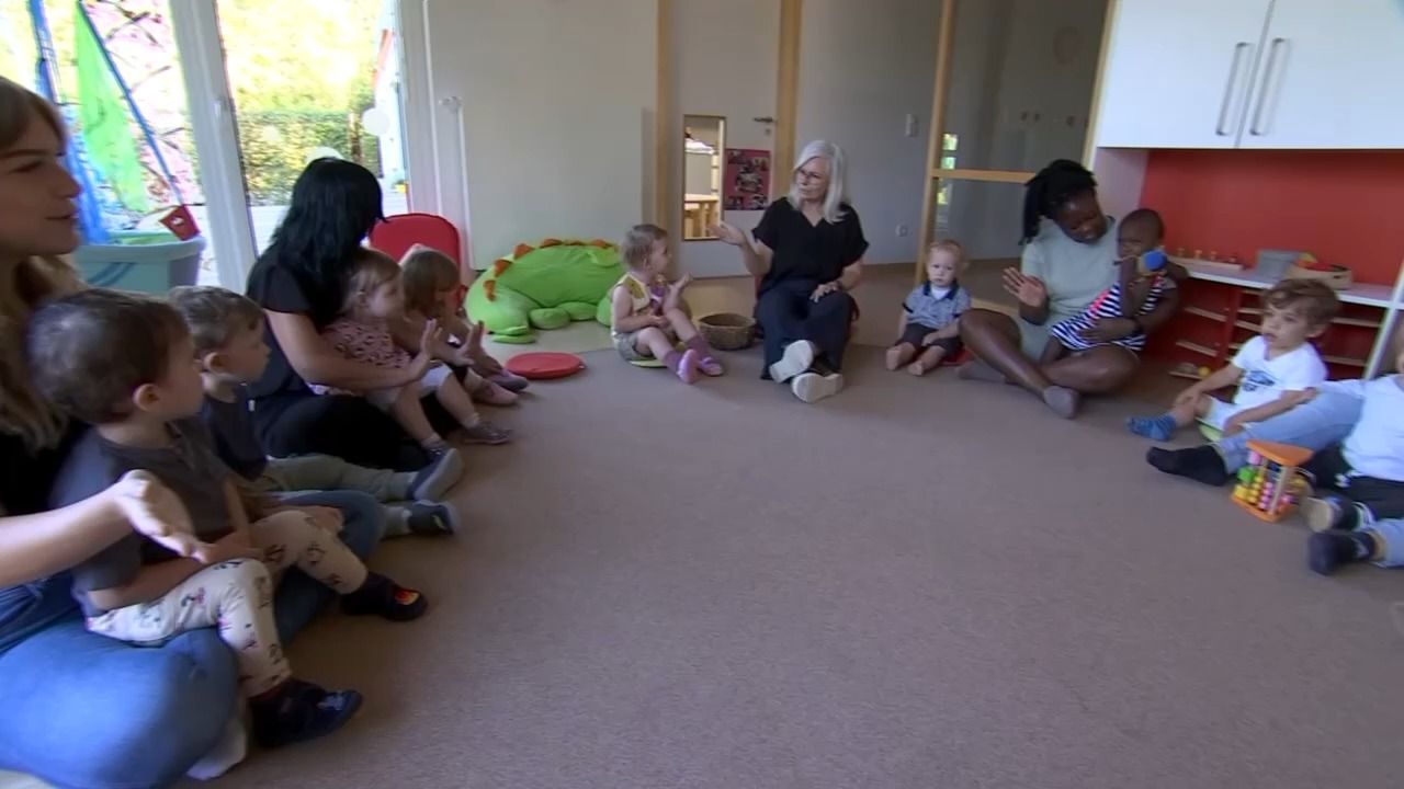 Video: Drohen Eltern höhere Kosten? Kita-Betreuung sorgt für Streit