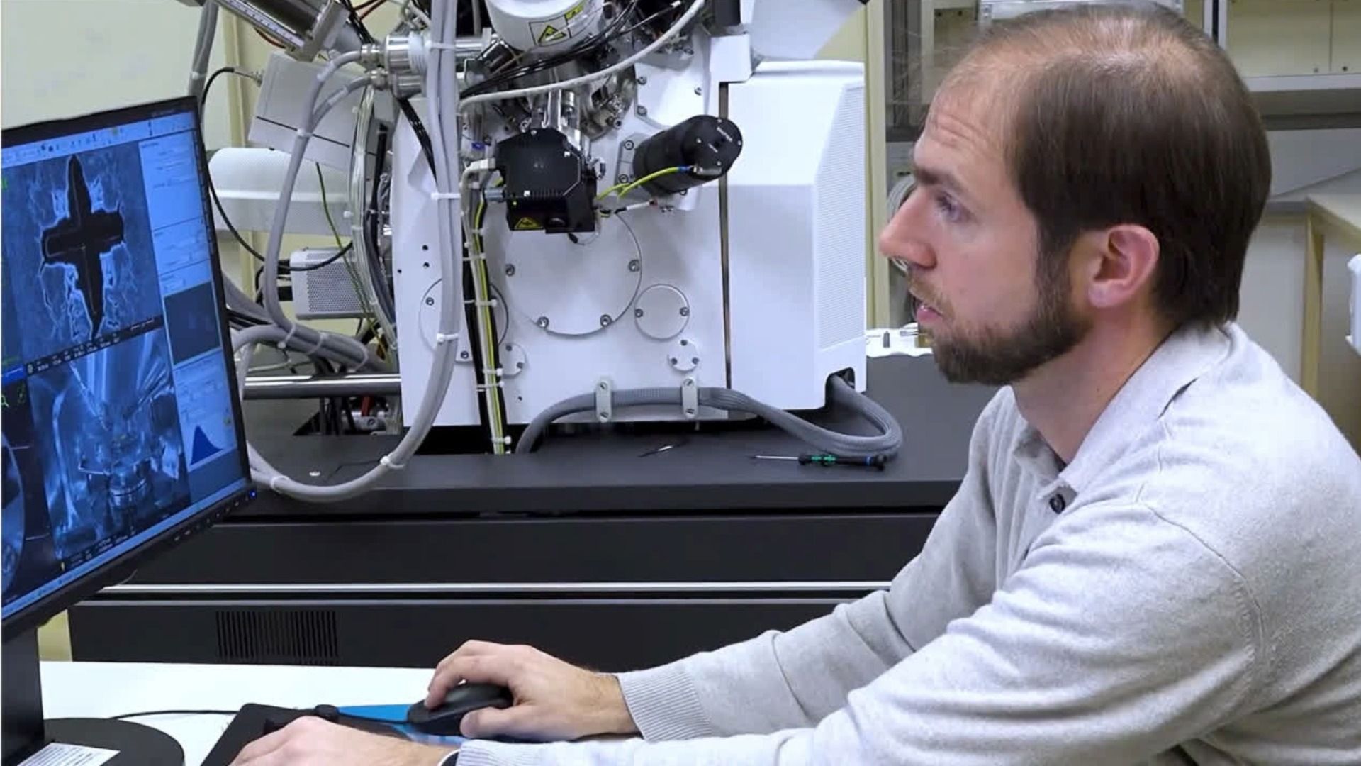 Video: Kleinster QR-Code der Welt: Das kann er