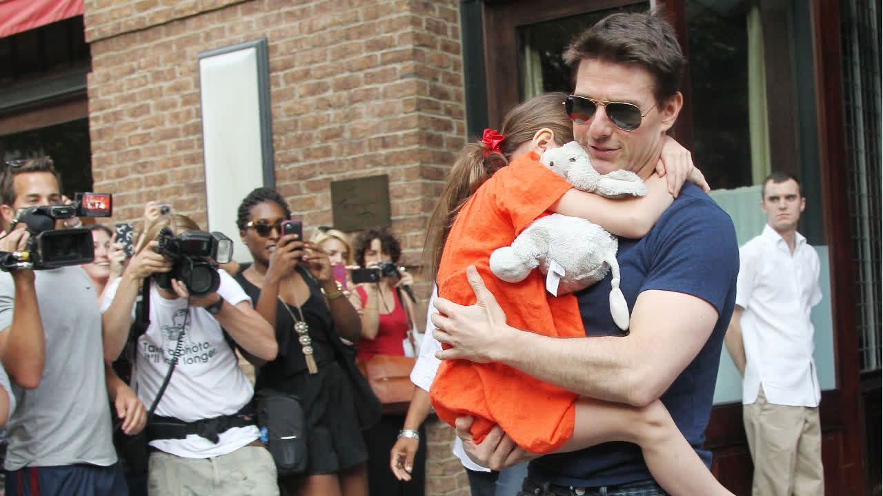 Video: Tom Cruise Tochter Suri legt ihren Nachnamen ab