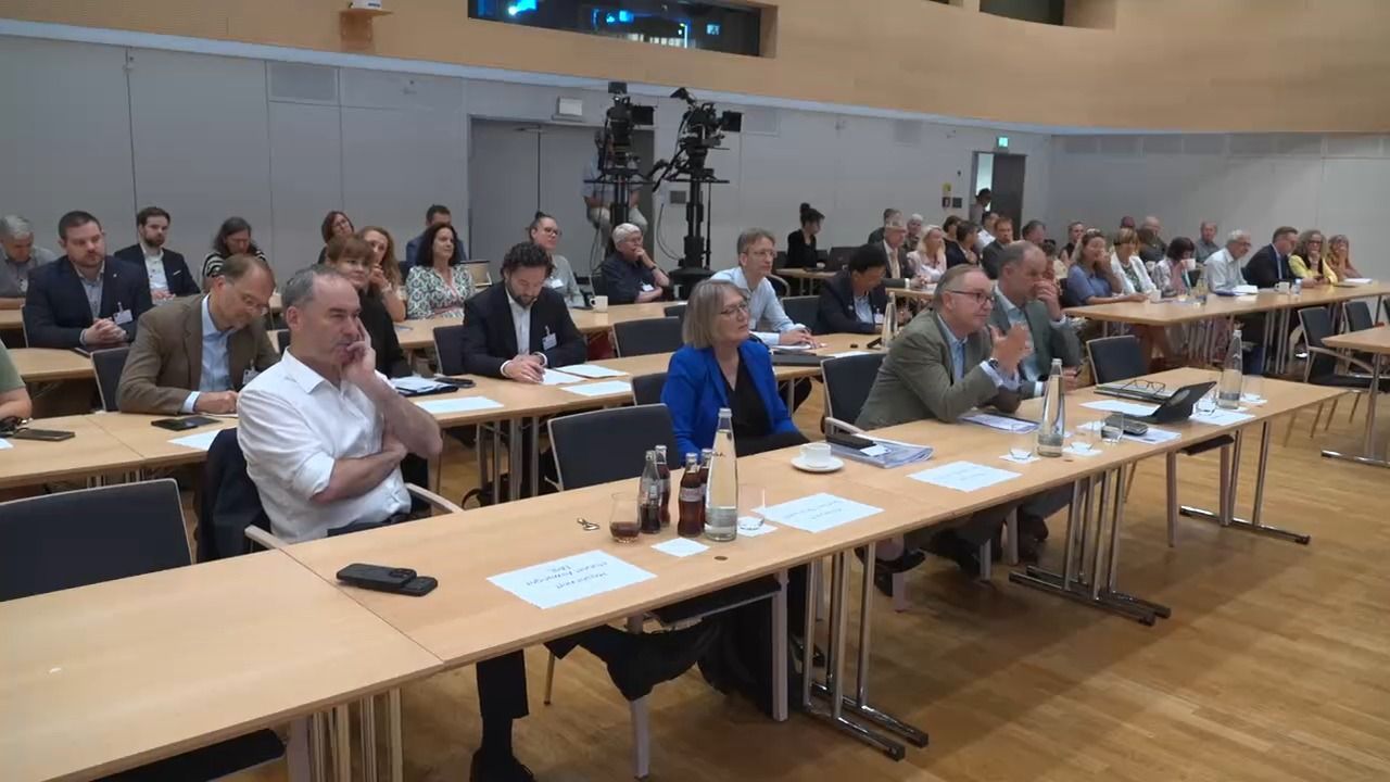 Video: Fachkräftemangel in Bayern: Bis 2035 könnten 290.000 Arbeitskräfte fehlen