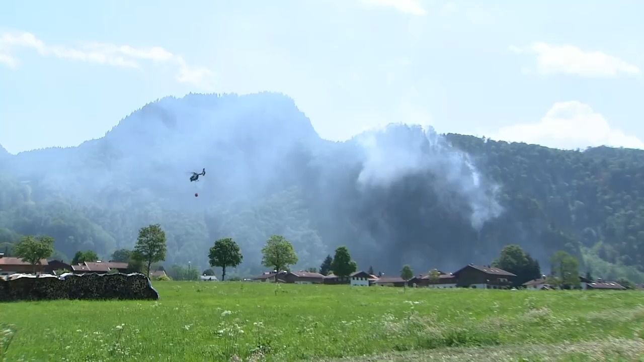 Video: Extreme Hitzewelle in Bayern: Feuer, trockene Wälder und glühende Städte