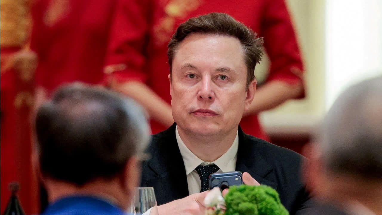 Video: Bittere Zahlen für Elon Musk: Tesla-Verkauf bricht ein