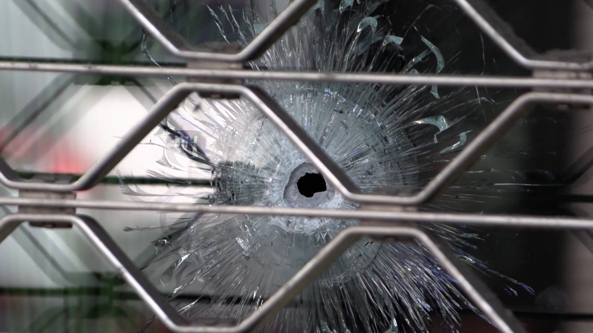 Video: Wieder Schüsse auf Kölner Uhrengeschäft