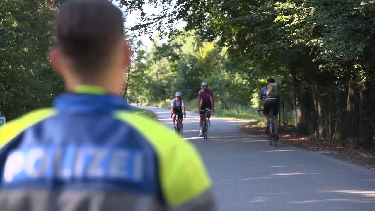 Video: Radl-Highway in München: Rennradfahrer sorgen für Ärger